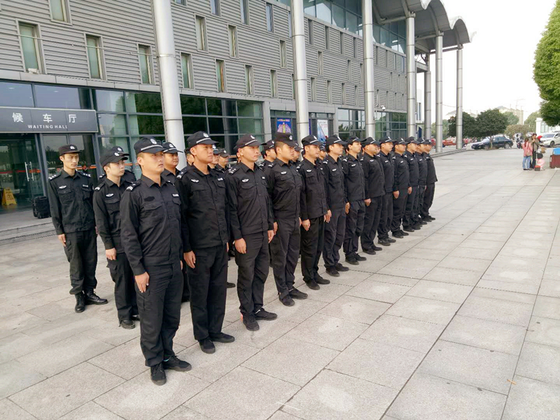 保安公司成立昆山首支公交巡檢隊(duì)伍.jpg