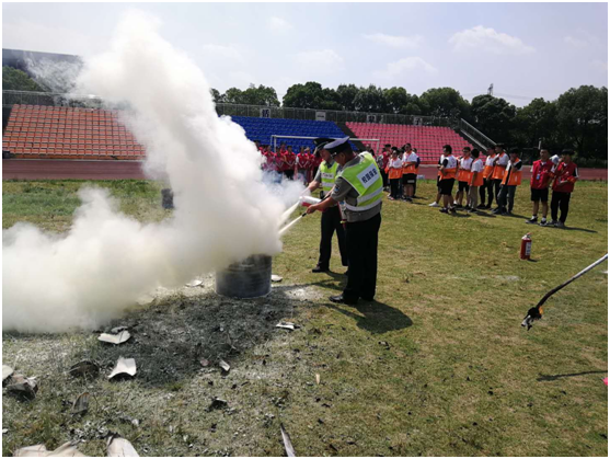 保安公司聯(lián)合昆山第一中等職業(yè)學(xué)校開展消防演練.png